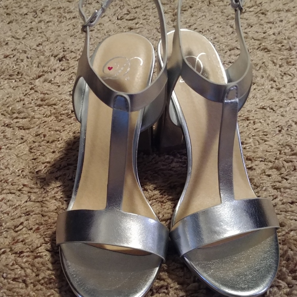 Silver Sandles